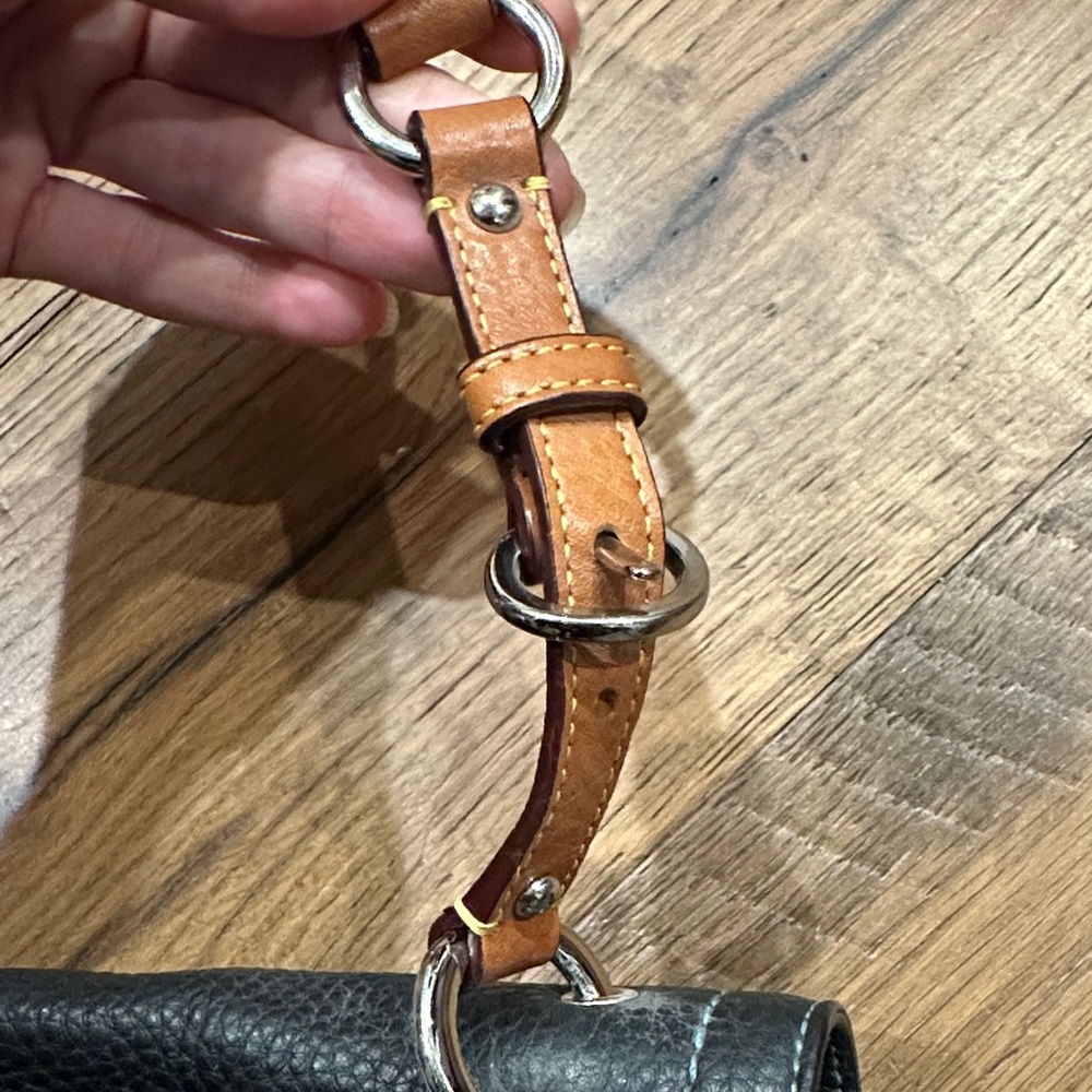 Coach Vintage Black and Tan Chelsea Shoulder Bag - Picture 10 of 11